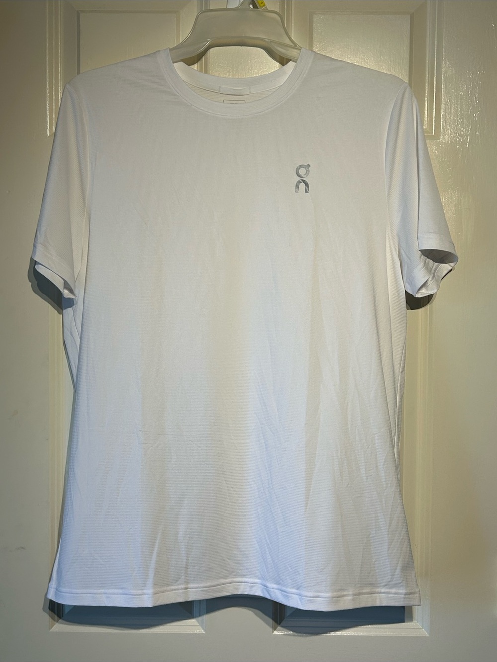 On Running Cloud Core-T Mens Shirt Size L White Reflective Training Top